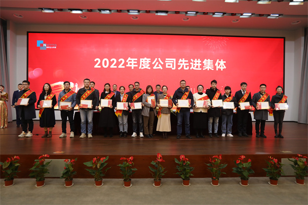 1676624638128682F01C.jpg 颁奖1.jpg