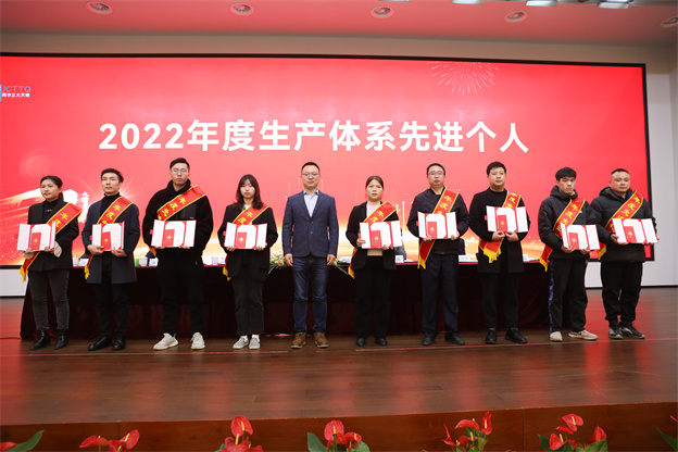 1676624687138941AFF3.jpg 颁奖5.jpg